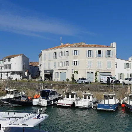 Avec Terrasse Arboree A Saint-martin-de-re, Proche Port Et Commerces - Fr-1-544-8