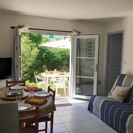 Avec Terrasse Arboree A Saint-martin-de-re, Proche Port Et Commerces - Fr-1-544-8 *